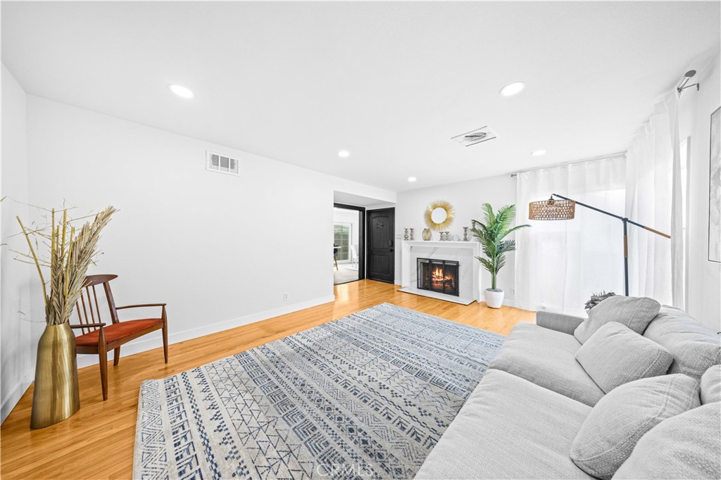 934 W Bonnie Brae Ct