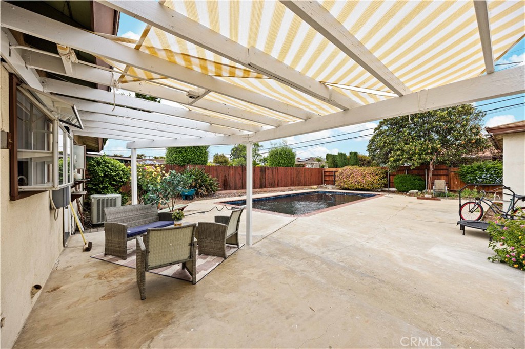 934 W Bonnie Brae Ct