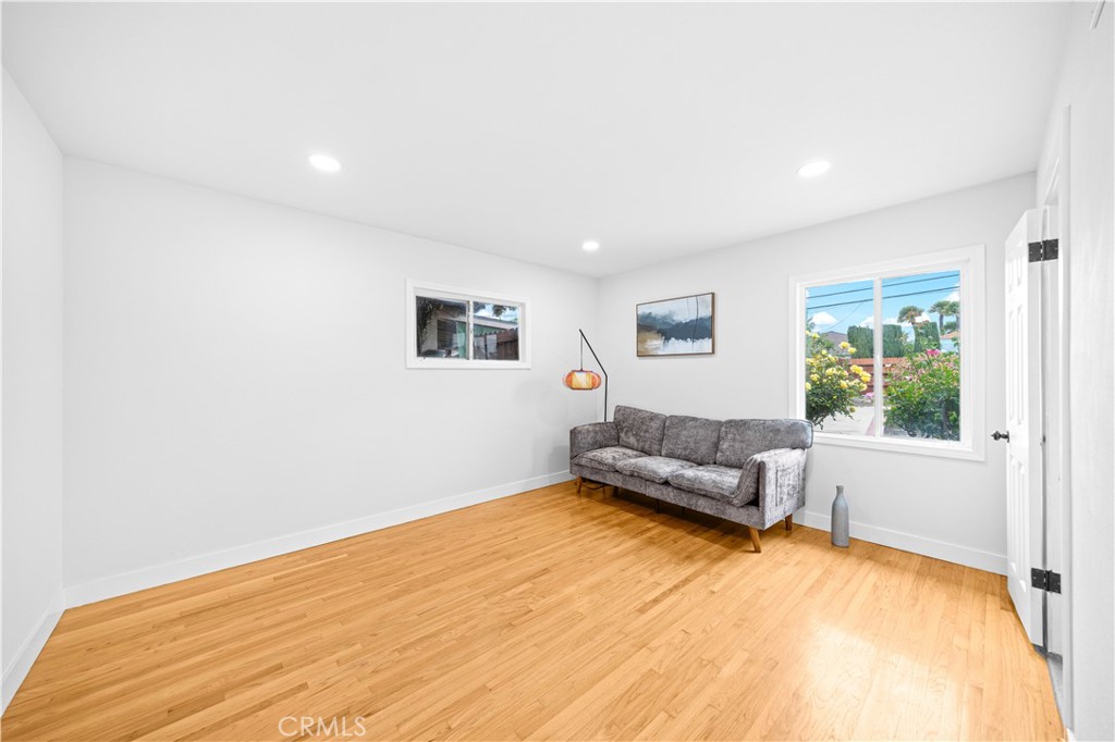 934 W Bonnie Brae Ct