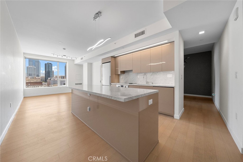 1050 S Grand Avenue 1208