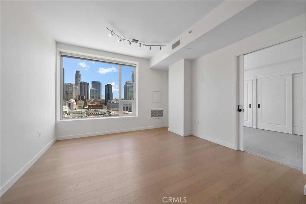 1050 S Grand Avenue 1208