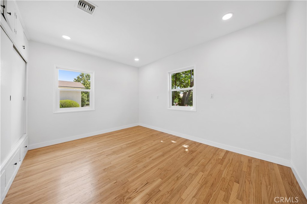 5030 Kauffman Avenue