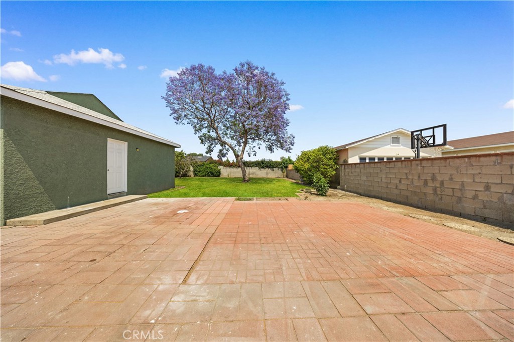5030 Kauffman Avenue