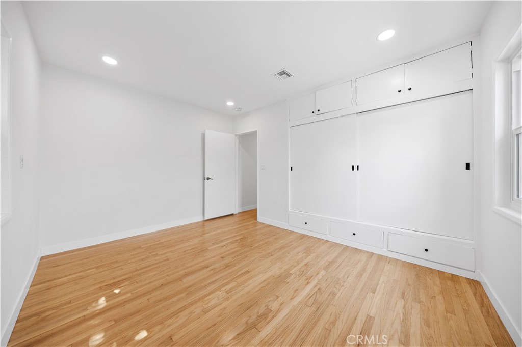 5030 Kauffman Avenue