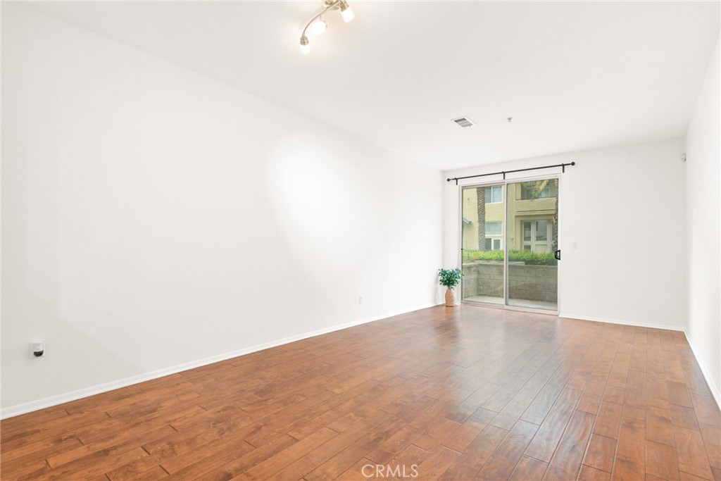 6400 Crescent E 121