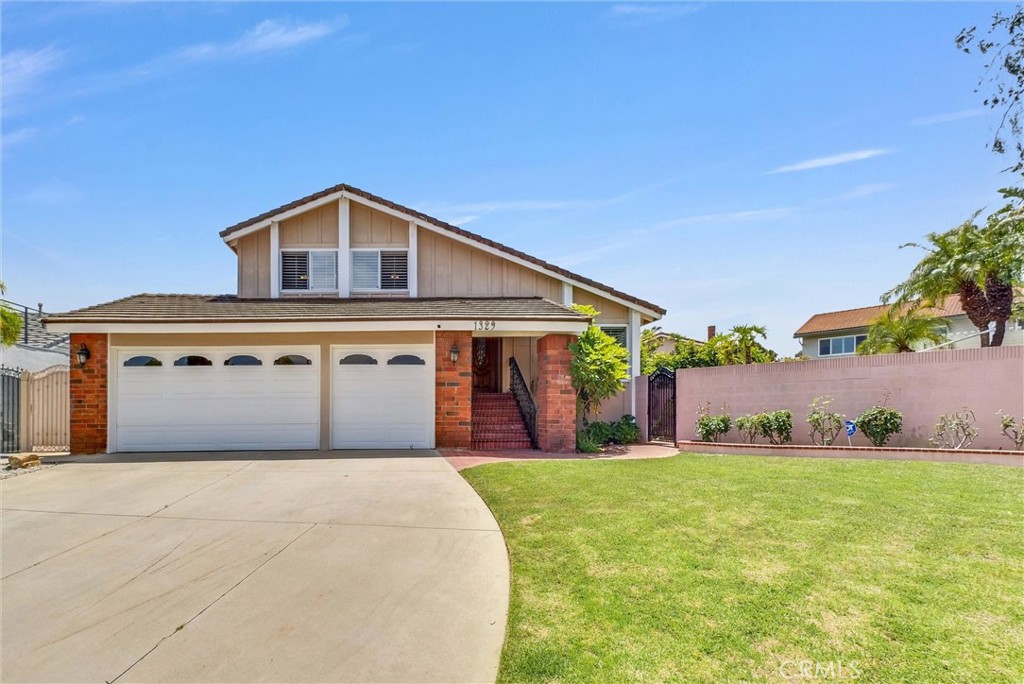 1329 Holly Leaf Way