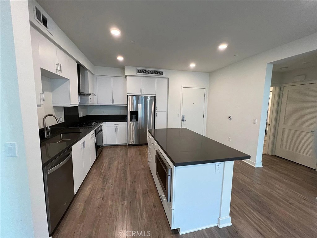 2404 Nolita