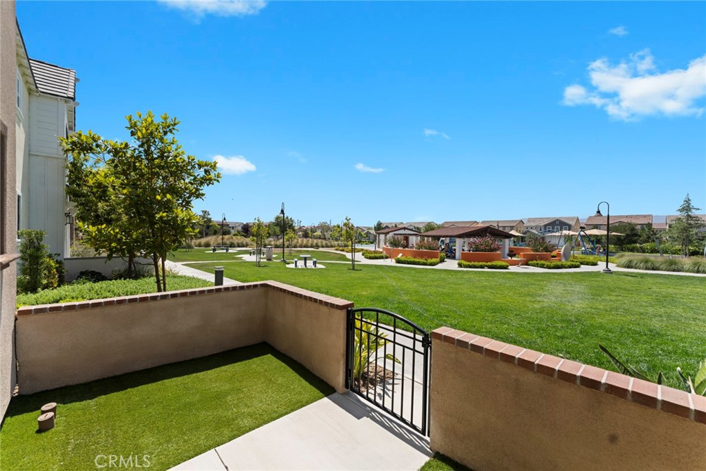 8729 Roving Place