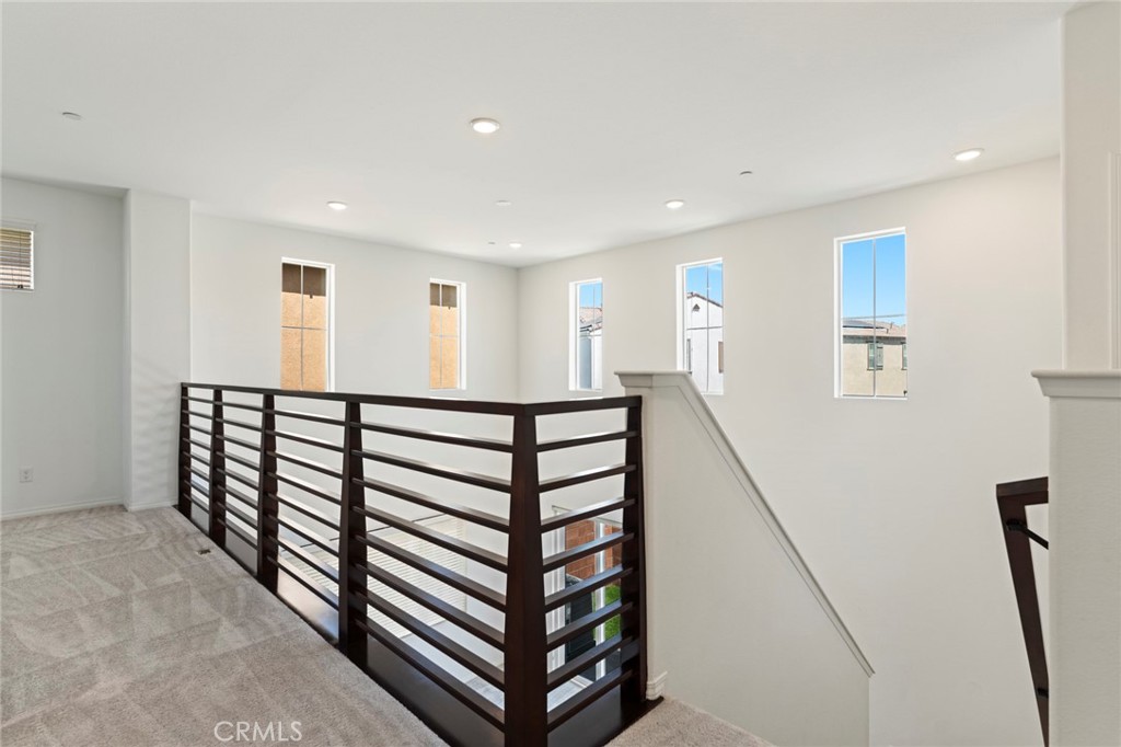 8729 Roving Place
