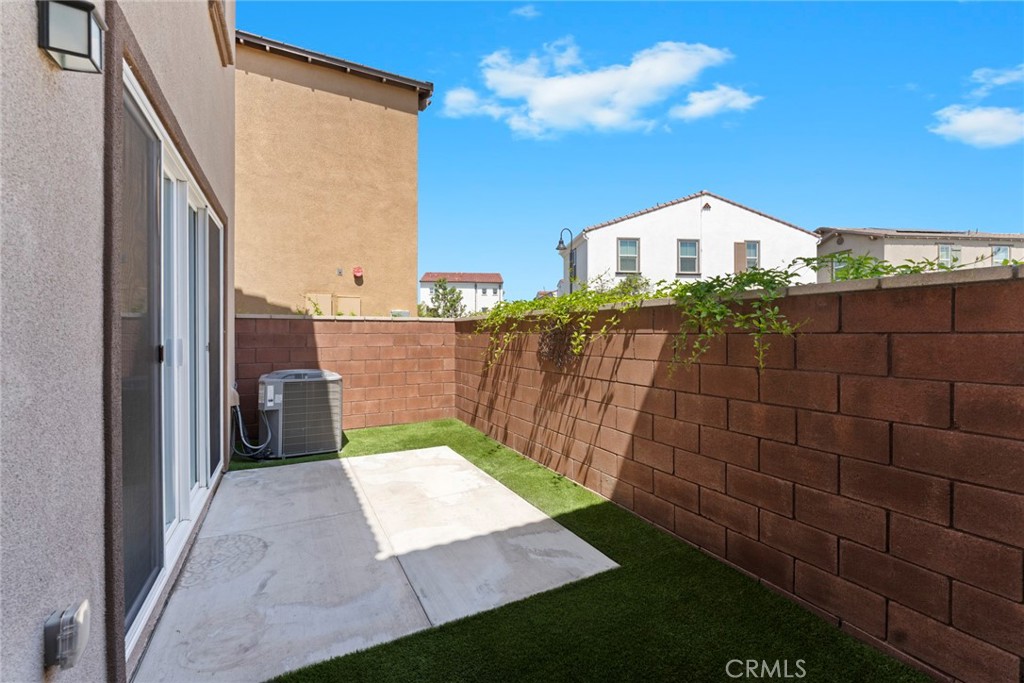 8729 Roving Place
