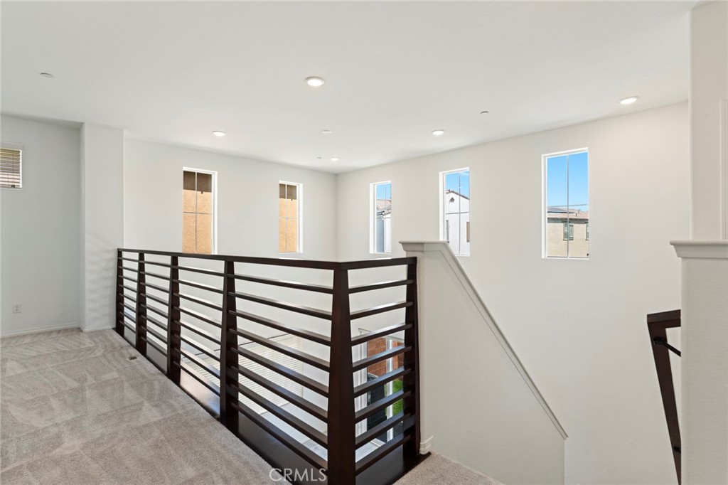 8729 Roving Place