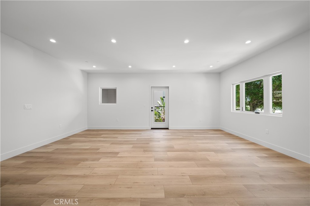150 S Oak Knoll Avenue 202