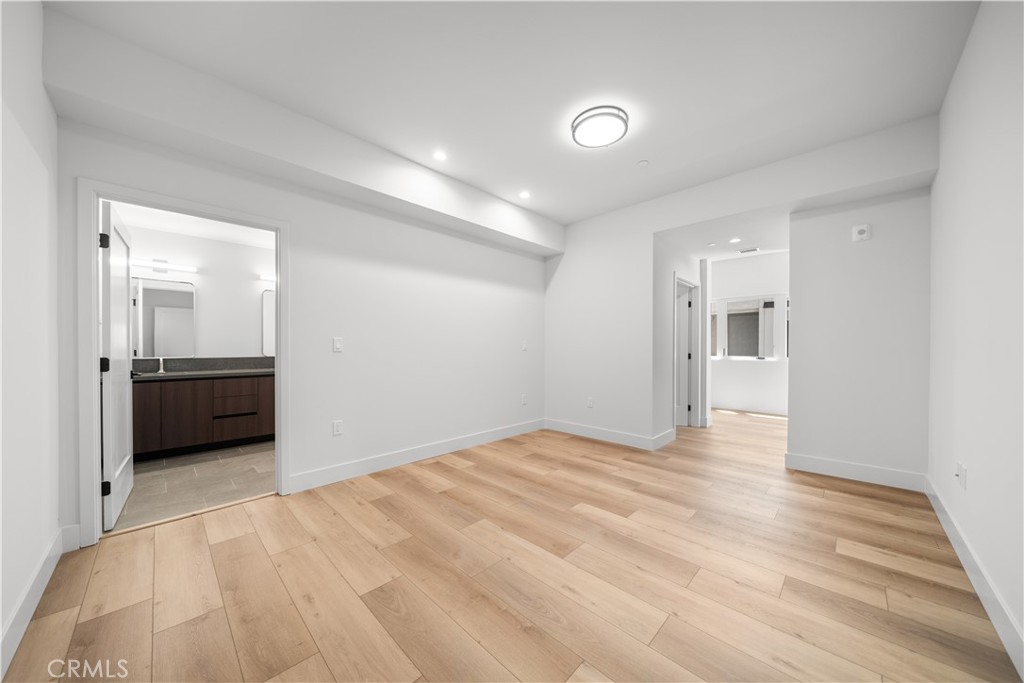 150 S Oak Knoll Avenue 202