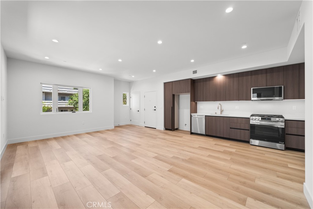 150 S Oak Knoll Avenue 202