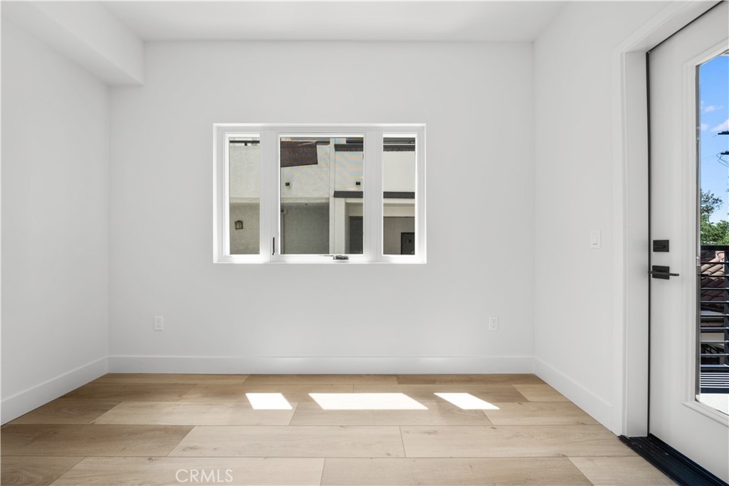 150 S Oak Knoll Avenue 202