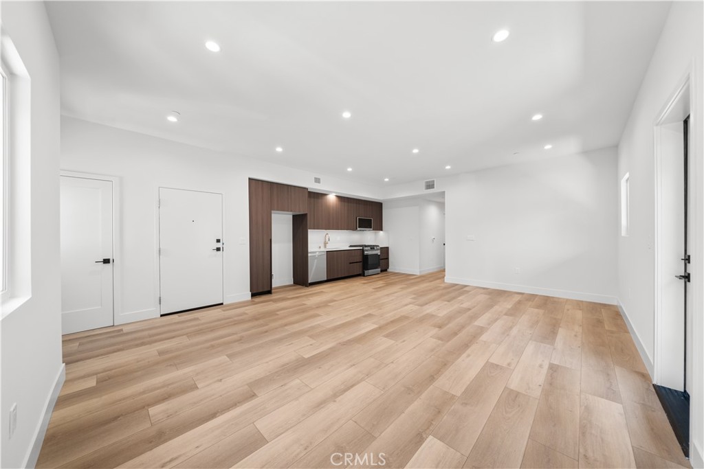 150 S Oak Knoll Avenue 202