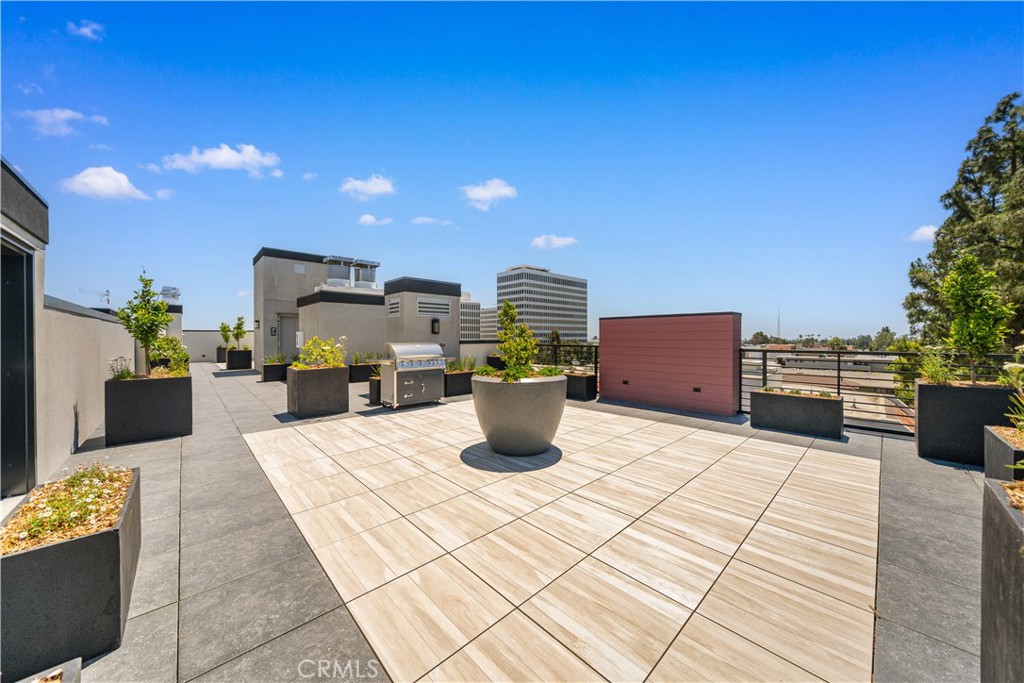 150 S Oak Knoll Avenue 202