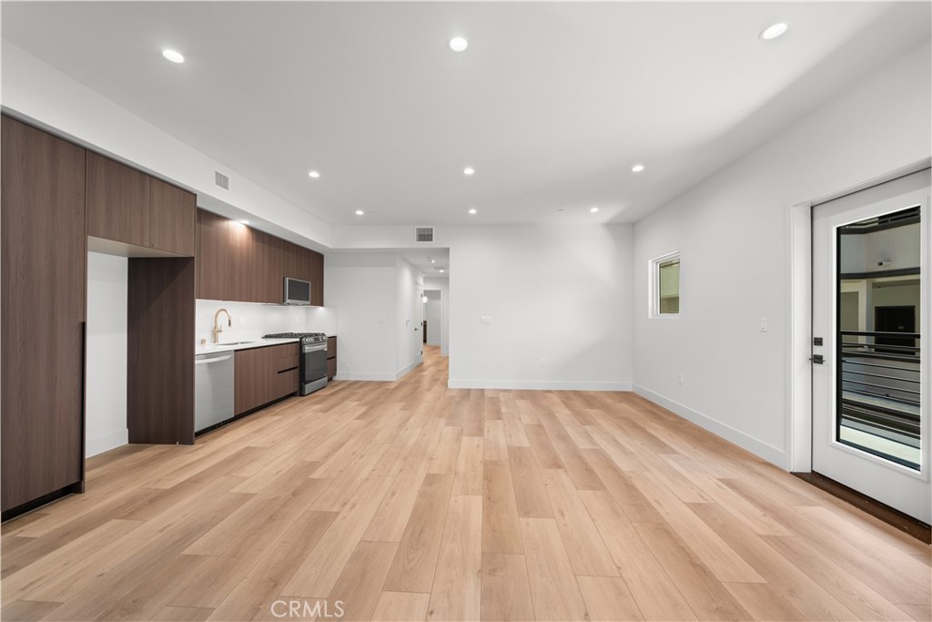 150 S Oak Knoll Avenue 202