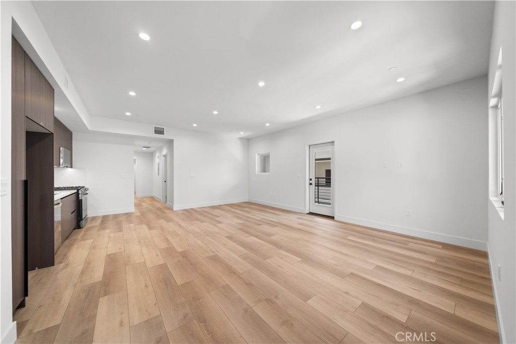 150 S Oak Knoll Avenue 202