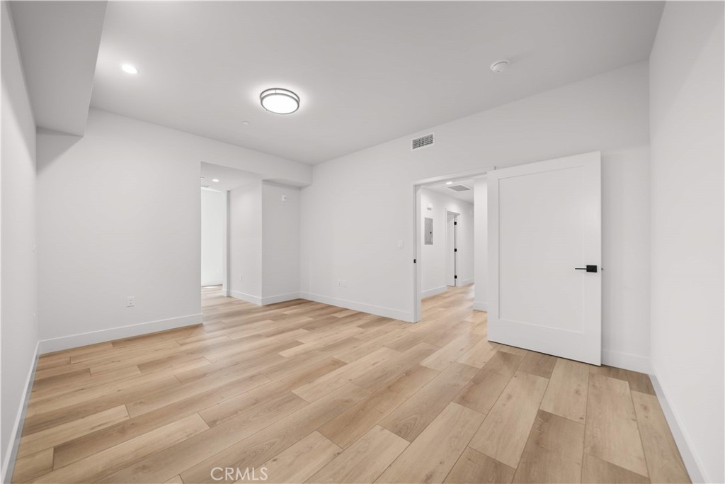 150 S Oak Knoll Avenue 202