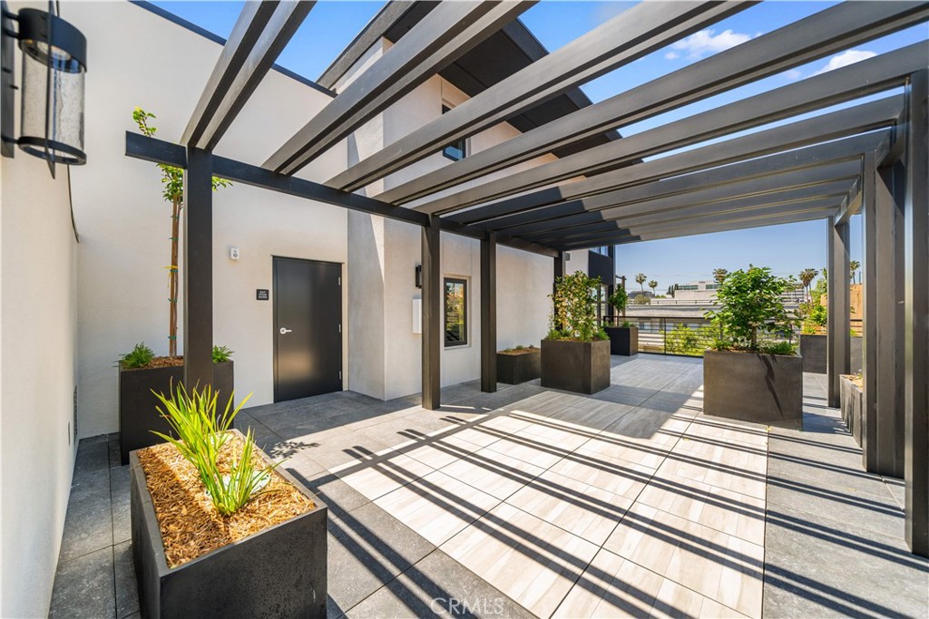 150 S Oak Knoll Avenue 105