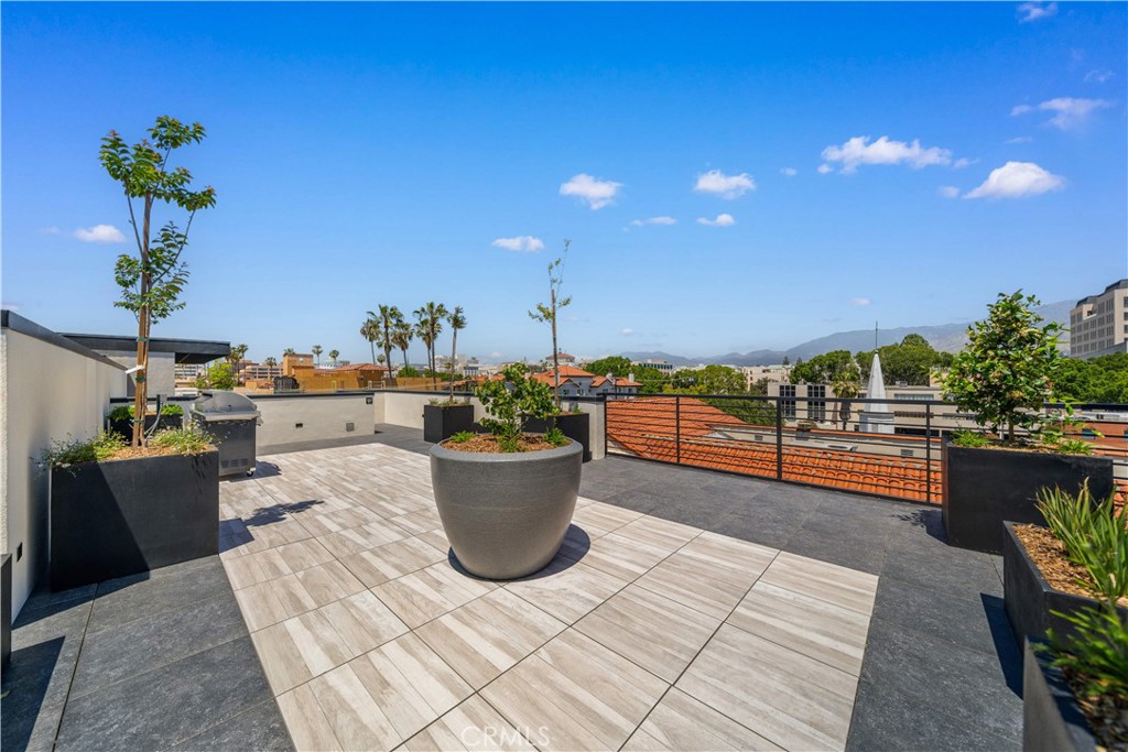 150 S Oak Knoll Avenue 105