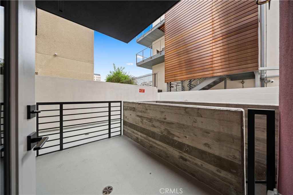 150 S Oak Knoll Avenue 105