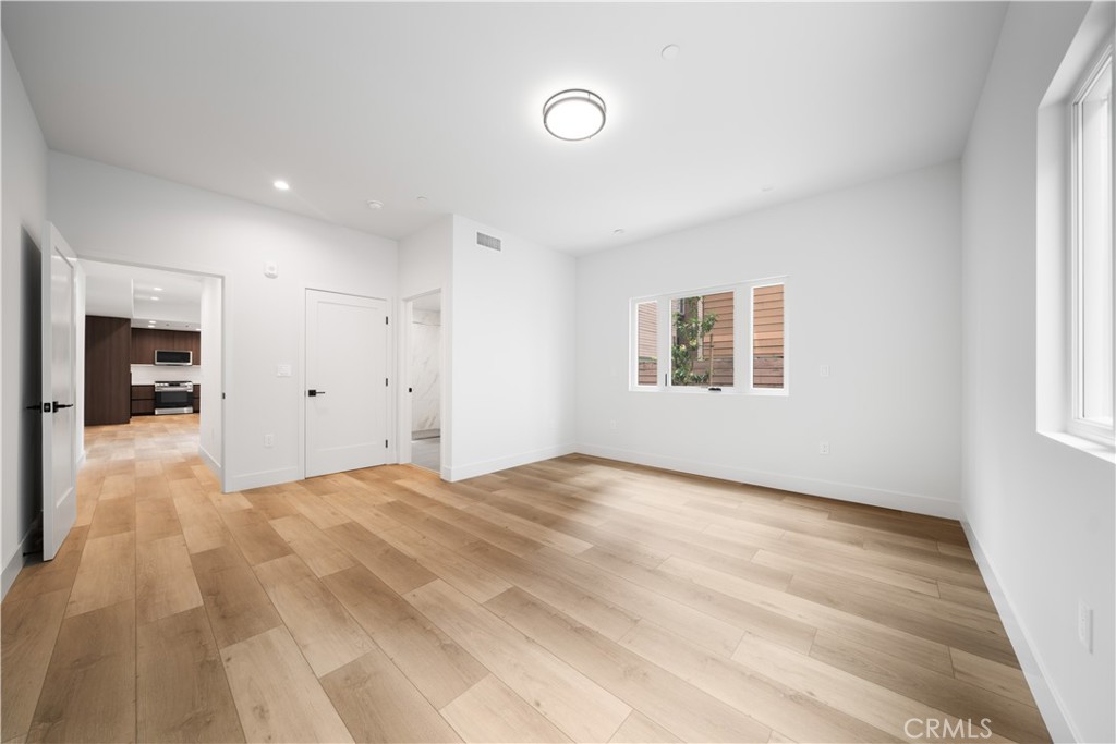 150 S Oak Knoll Avenue 105