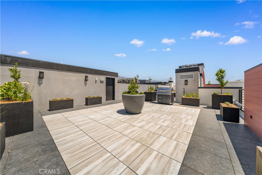 150 S Oak Knoll Avenue 105