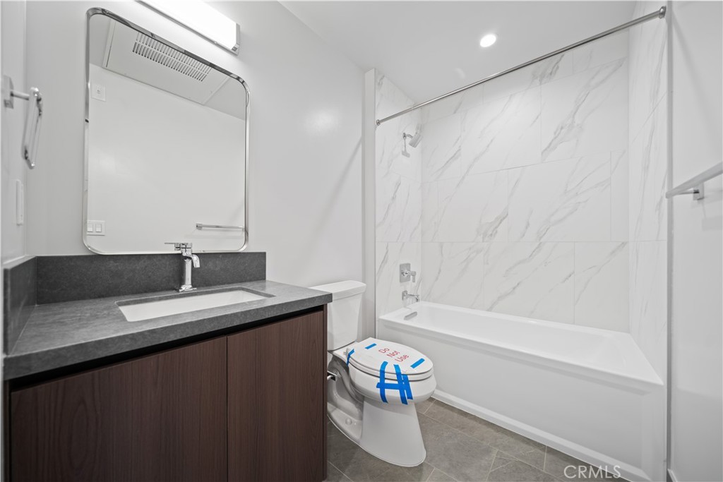 150 S Oak Knoll Avenue 105