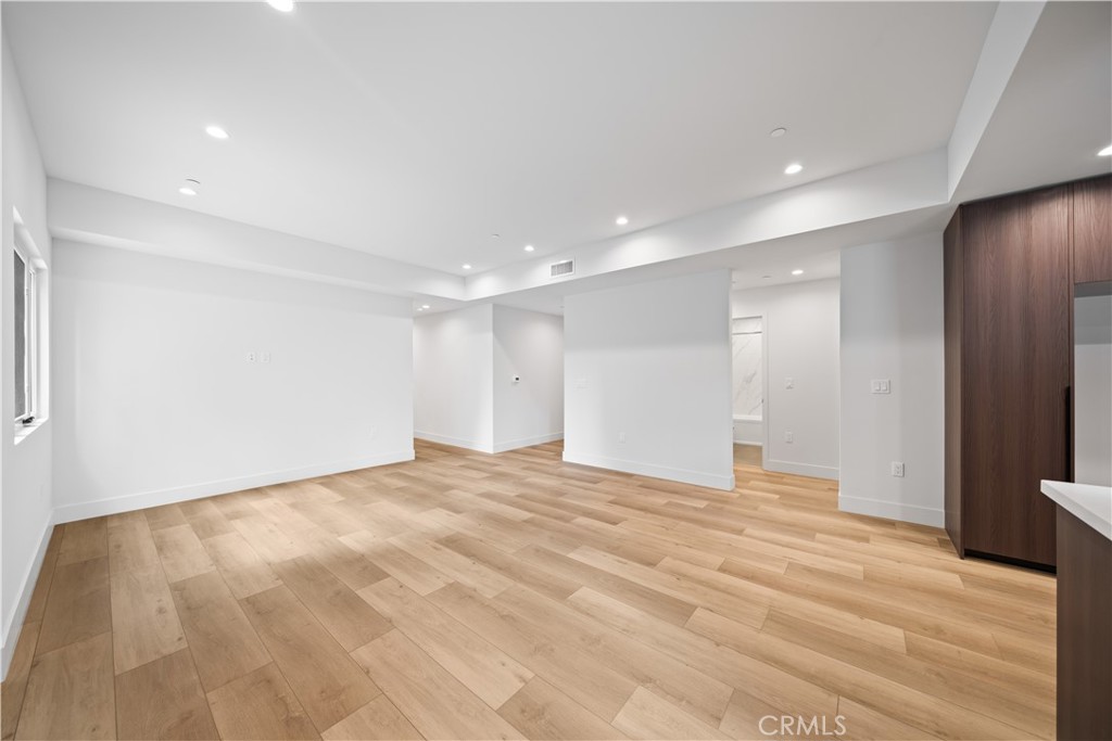 150 S Oak Knoll Avenue 105
