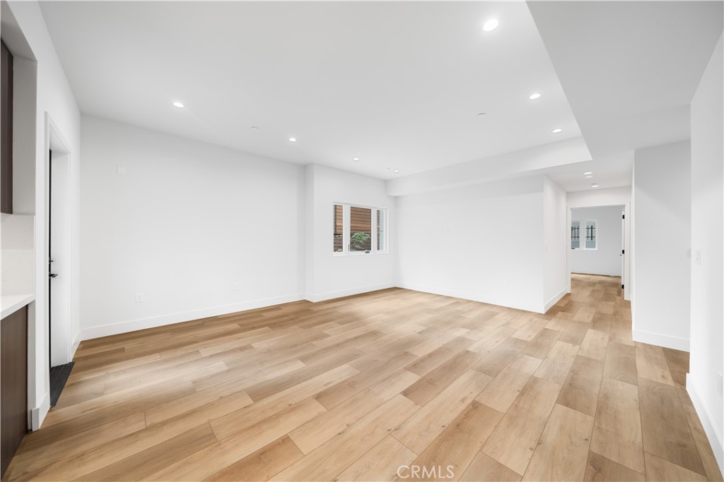 150 S Oak Knoll Avenue 105