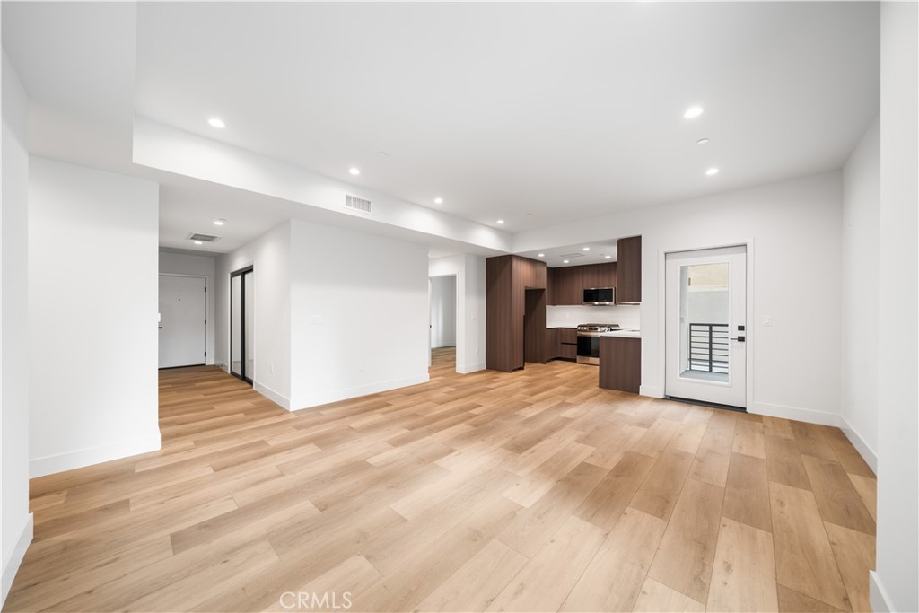 150 S Oak Knoll Avenue 105