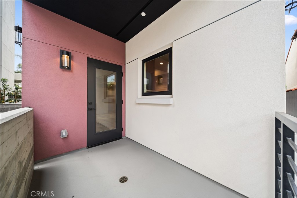 150 S Oak Knoll Avenue 105