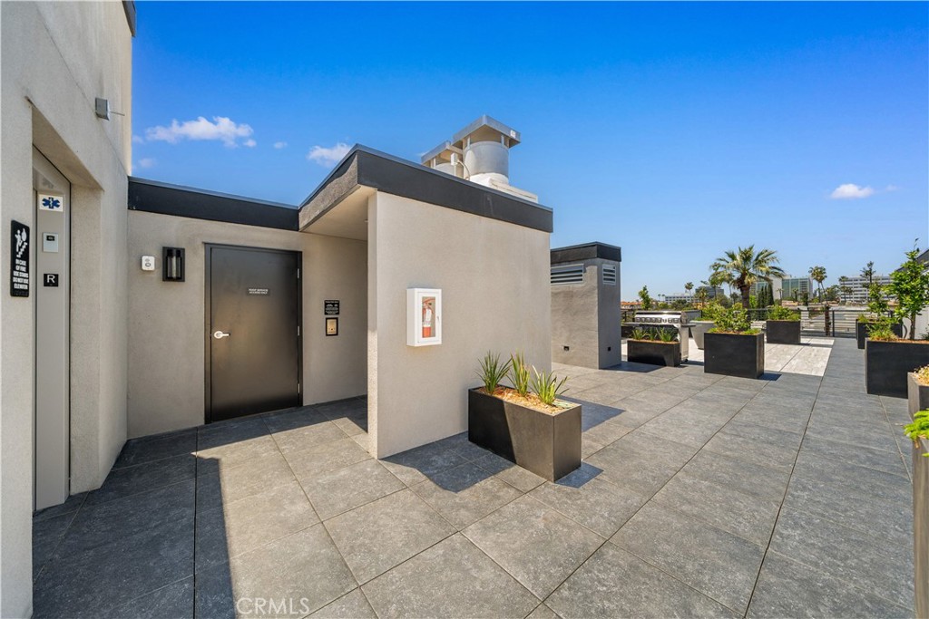 150 S Oak Knoll Avenue 201