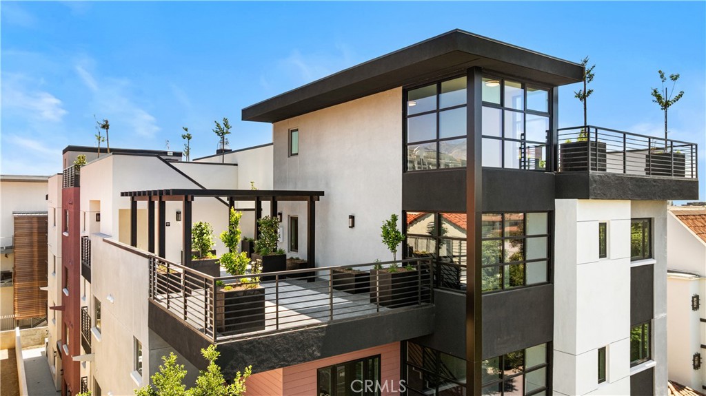 150 S Oak Knoll Avenue 201