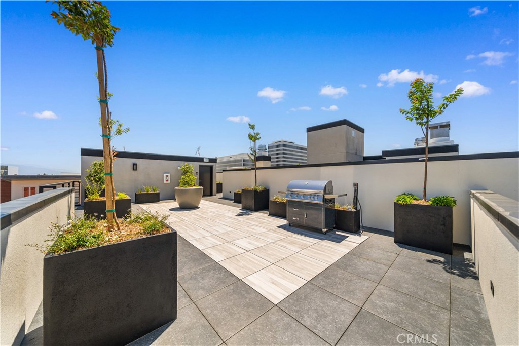 150 S Oak Knoll Avenue 201