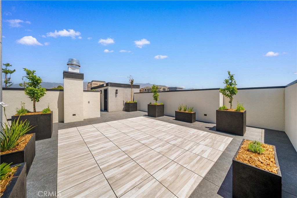 150 S Oak Knoll Avenue 201