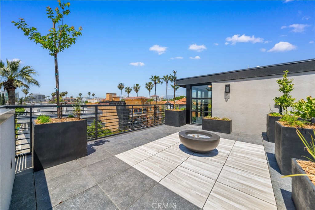 150 S Oak Knoll Avenue 201