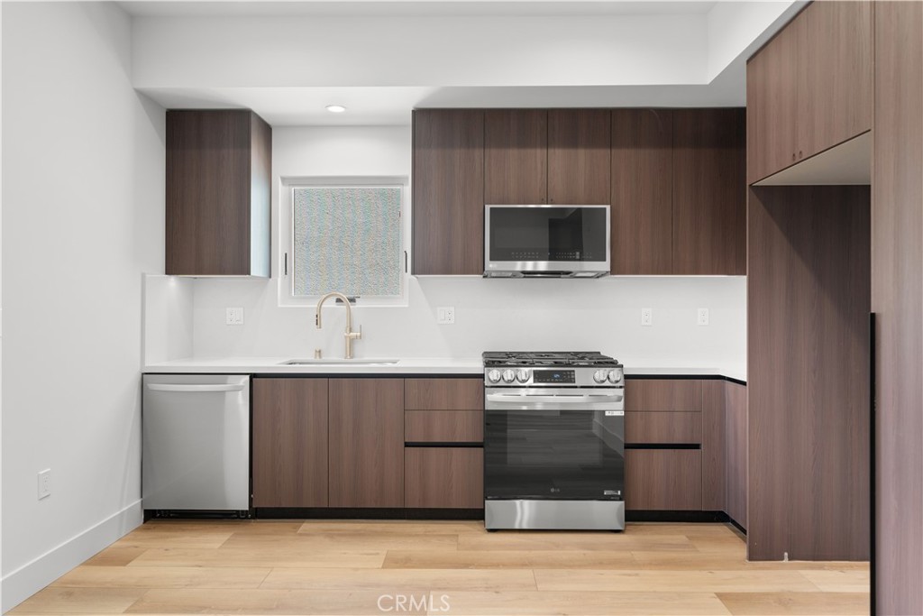 150 S Oak Knoll Avenue 201