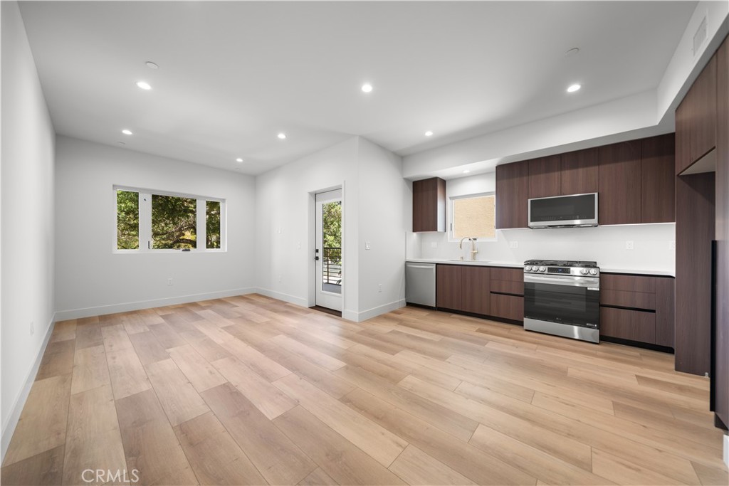 150 S Oak Knoll Avenue 201