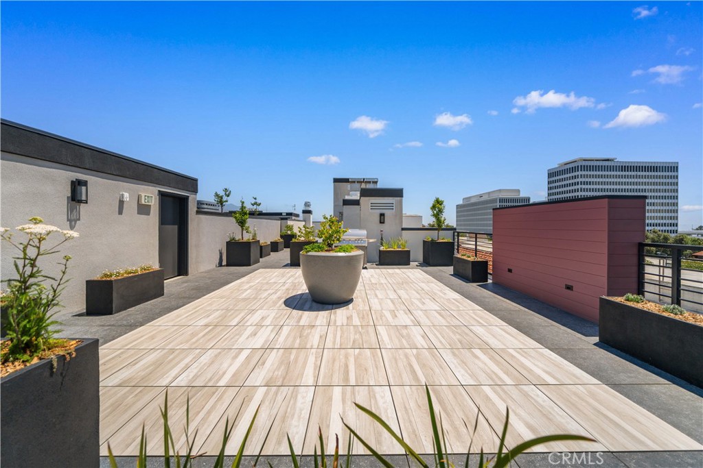 150 S Oak Knoll Avenue 201