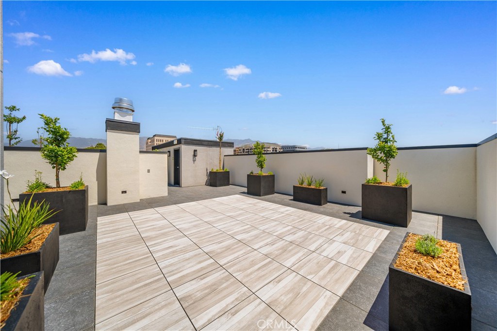 150 S Oak Knoll Avenue 201