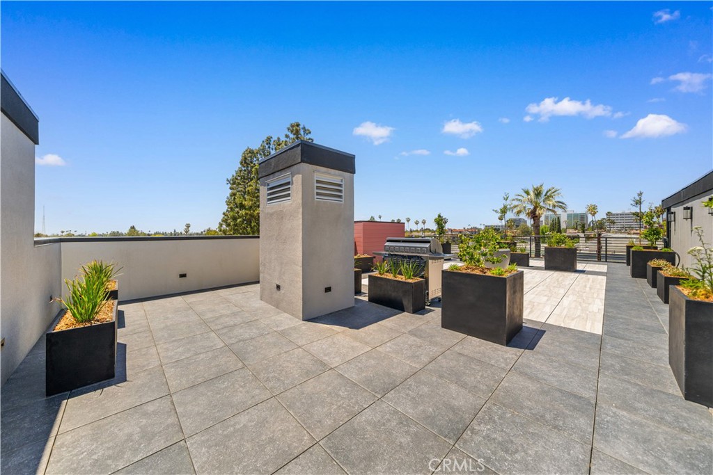 150 S Oak Knoll Avenue 201