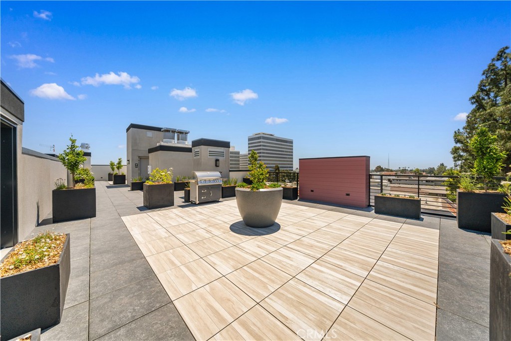 150 S Oak Knoll Avenue 201