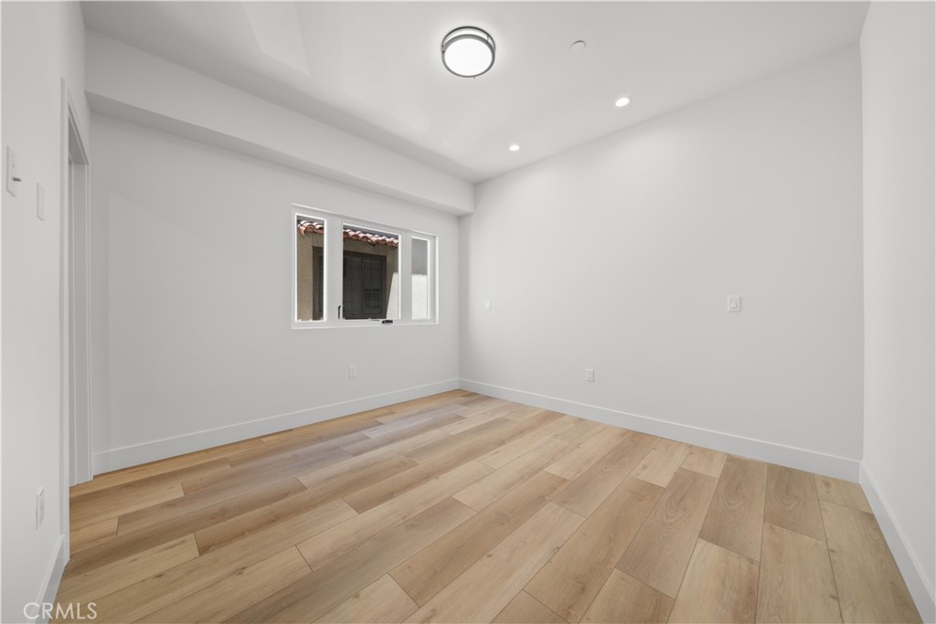 150 S Oak Knoll Avenue 201