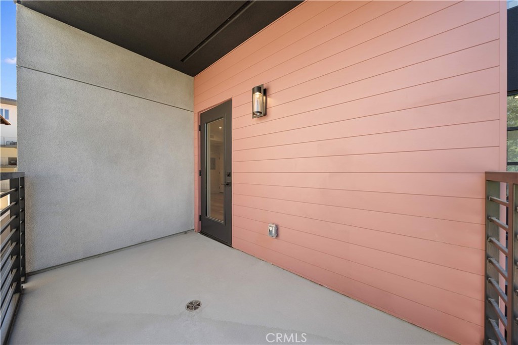 150 S Oak Knoll Avenue 201