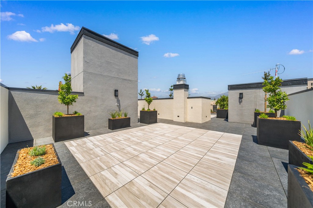 150 S Oak Knoll Avenue 201