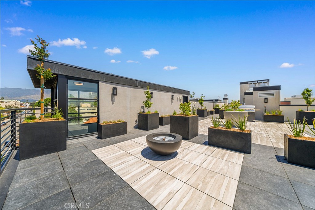 150 S Oak Knoll Avenue 201