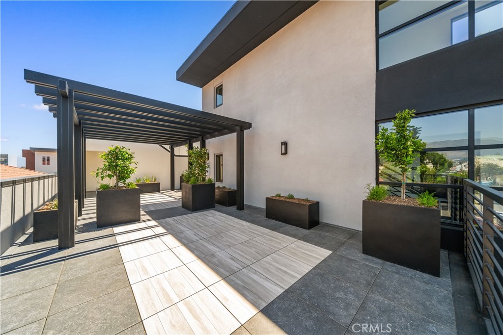 150 S Oak Knoll Avenue 201